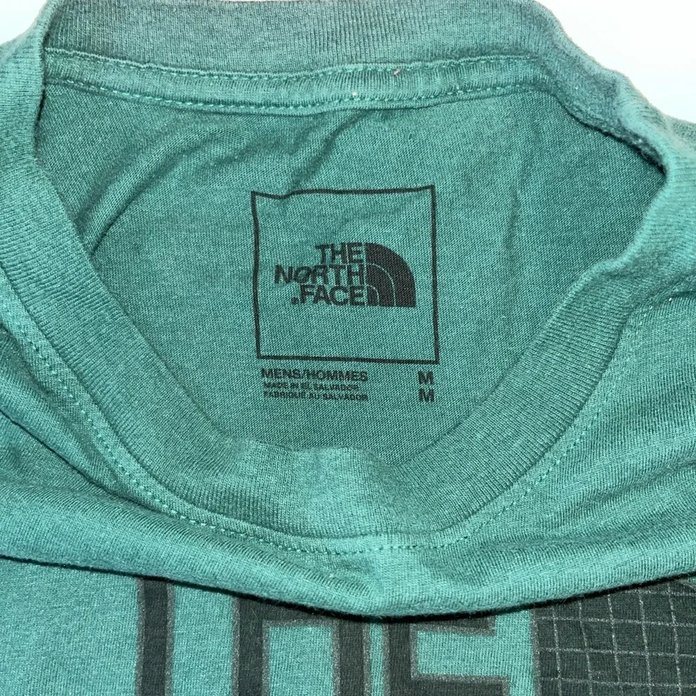 The North Face Men's Lot Tee Shirts Medium Top Green Red Logo Stars - Picture 3 of 8